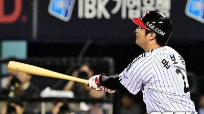 “수비 나가요” LG 보물, 드디어 3루수로 뛴다...무릎 통증 회복, 22일 만에 3루 복귀