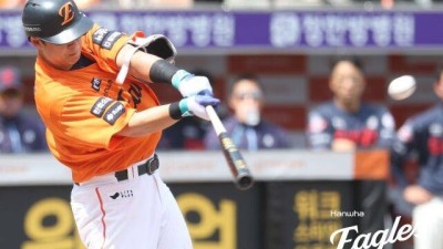 '한화 4번타자 깨어난다' 노시환, 18일 만에 홈런→동점 투런포 폭발…잭로그의 스위퍼 공략하다' [MD대전]
