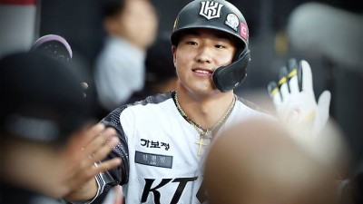 '신인왕 향해 쾅쾅!' 한 달 만에 연타석포 또 터졌다…KT 안현민, 김진욱 상대 시즌 11호+12호포 폭발 [수원 라이브]