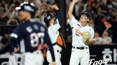 노시환 칭찬한다 김경문호 한화, 무려 33년 만에 '40승 선착' 쾌거…1위 LG와 '미리 보는 KS' 빅매치