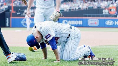 정말 끔찍하다 메이저리그 평균자책점 단독 1위, 센가 코다이 동료 송구 잡다 햄스트링 부상→15일 IL 등재