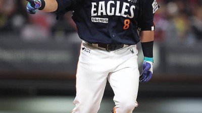 끝내기 실책했는데 동료들이 이런 말을? 한화 104홈런 거포 부활 시동 스트레스 많았지만…
