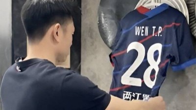 유럽 왜 가나요? 중국 축구 월드컵 광탈 이유 밝혀졌다, 1년에 78분 뛰고 5억 벌어→은퇴 후 음식 배달