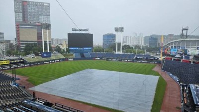 양현종-신영우 선발 맞대결 볼 수 있을까...비 내리는 창원NC파크→관중 입장 지연 [창원 현장]