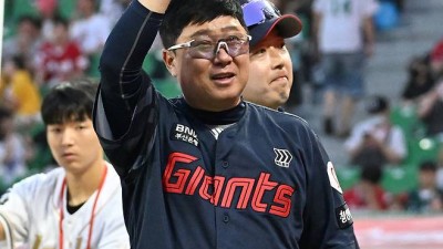 3연승 달린 김태형 감독 “감보아 너무 좋은 투구 했다..베테랑 집중해 좋은 결과”