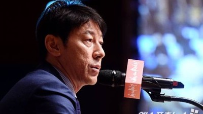 중국은 똥볼 축구라 비판했던 신태용, 中 축구 구원투수 되나…월드컵 탈락에 SOS 받았다