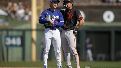 '이정후vs김혜성 첫 맞대결' 이정후, 커쇼 상대 볼넷 (1회초)