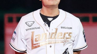 4년 있었는데... 추신수 은퇴식에 SSG 팬들은 왜 분개했을까