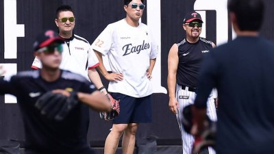 독수리 '캡틴'이 왜 거기서 나와? '웰컴 투 대전 볼파크' 친정 식구들 환영 직접 나선 대장 독수리[대전현장]