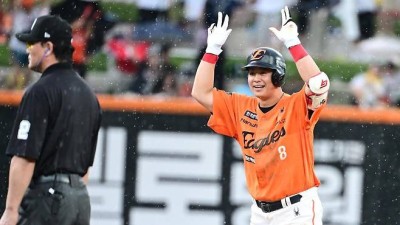 하늘도 막지 못한 한화의 1위 탈환…104분 우천중단 속 LG 꺾고 33일 만의 선두 등극