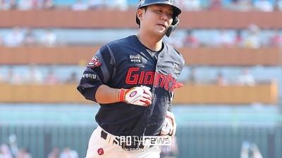 롯데 소금이 된 해결사, 경기 흔적도 없이 사라진 50억 FA… 극명하게 엇갈린 롯데 베테랑 희비