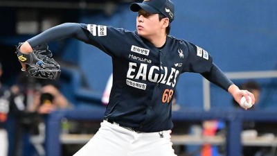 '에라 모르겠다' 등장하더니, 무려 '류현진 빈자리' 완벽히 지웠다…한화 2년 차 영건, 만능카드로의 성장
