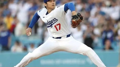 '투수 복귀' 오타니, 부정투구 검사에 타자 장비 착용까지…더그아웃 들어갈 틈도 없었다!