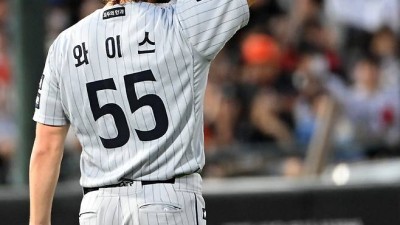 '이게 1등 팀의 압도적 힘이다' 와이스 8이닝 압살-안치홍 결승 스리런...'미친 기세' 한화, 롯데 꺾고 파죽의 5연승 [부산 현장]