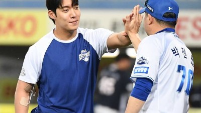 대승 거둔 박진만 삼성 감독, 싱글벙글 역시 에이스는 든든해