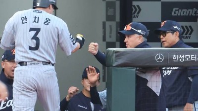 5연승으로 1위 지킨 한화, 와이스 호투에 김경문 감독도 미소 “와이스가 8이닝 동안 선발투수로 자기역할을 완벽하게 소화했다”[스경X현장]