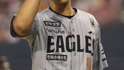 개막 이후 전 경기 실점…흔들리는 엄상백, ‘최강’ 한화 선발진 흐름 잇기 특명