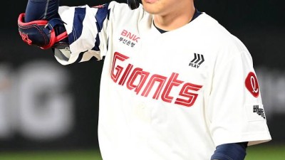 실전용이라던데 김태형 감독의 말이 맞았다...살떨리는 프로 첫 타석, 특급 필승조 150km 초구를 완벽하게 받아치다니 [부산 현장]