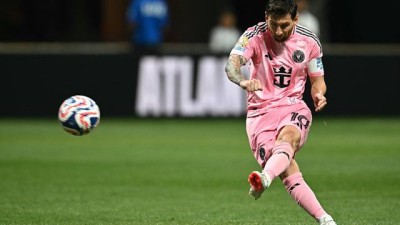 '축구의 신' 메시, 새 역사 썼다! 환상 프리킥골→'유럽 강팀' 포르투 격파... 마이애미 2-1 역전승