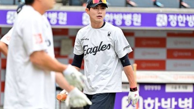 '1위' 한화, 이제는 쫓기는 위치다…'부상 회복' FA 주전 유격수→'대체 외인' 리베라토 합류, 새로운 동력 될까