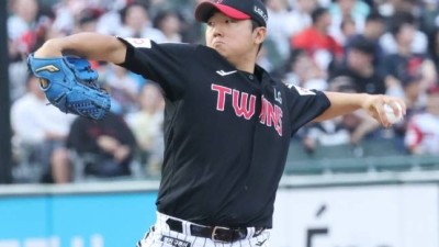 '연봉 3600만원' 9R 무명 투수가 14억 외인 제치고 2선발 격상이라니... '1강' LG에 무슨 일이