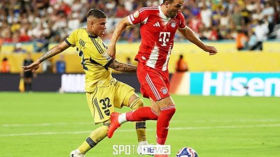 'KIM 빈자리 컸다'…뮌헨 '센터백 듀오' 실책성 수비에 탄식→보카와 혈전 끝 2-1 신승, 16강행 확정