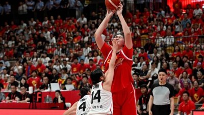 '226cm' 中 18세 女 괴물센터, 9분만 뛰고 16점 폭격→日에 32점차 대승