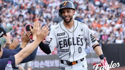 빠른 비자 발급 ‘신의 한수’였다…한화 리베라토, 홈에서 3안타로 화려한 KBO리그 데뷔