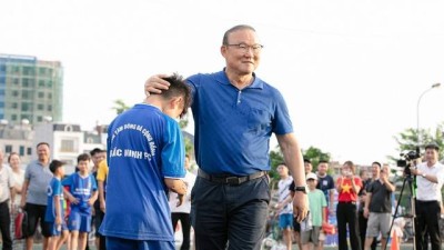 박항서 감독의 베트남 박닌FC, 창단 첫 프로리그 승격… 내년 2부 진출