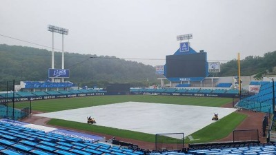 와이스 vs 최원태 선발 맞대결 불발? 대형 방수포 깔린 대구 삼성라이온즈파크