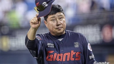 하늘이 롯데 편인가…쉬면서 0.5경기 차 추격, 2위가 문 앞까지