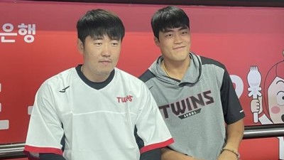 손호영도 롯데 가서 다른 선수 됐지 않나…염경엽 감독, '3할 타자+제3포수' 트레이드에 만족 새로운 기회 잘 살리길 [수원 현장]