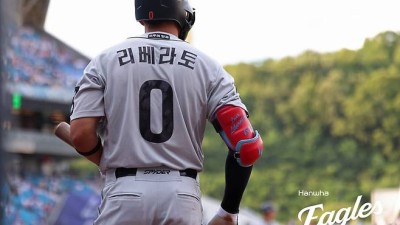 한화, 중견수 트레이드설 사그라들지 않는 이유…1회부터 나온 실책, 상대 1루 주자 홈까지 내달렸다 [대구 현장]