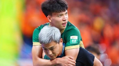 중국 초비상, 한국서 대망신 위기...'中 양민혁' 업혀서 실려 나가→동아시안컵 출전 불투명
