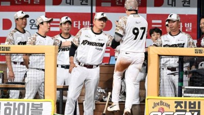 ‘홍원기 감독 퇴장’ 키움, KIA와 연장 11회 5-5 무승부…KIA, 투수 9명 불펜 올인 총력전 [고척 리뷰]