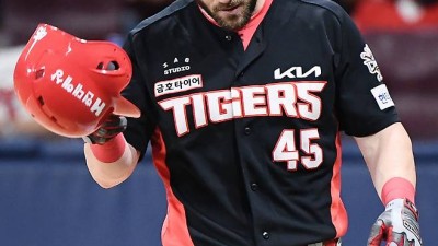 '돔구장 공포증'에 13타수 1안타 8삼진 충격 부진...운명의 LG 3연전, 위즈덤 부활 없이 희망 없다