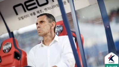 [현장목소리] '17G 무패' 전북 포옛 감독, 최철순 본명 대신 '레전드'로 부르고 있어