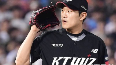 '이러면 LG 팬들은 웃지 않을까...' 아웃카운트 하나도 못잡고 볼넷-안타-안타, KT 유니폼 입고 첫 출전 임준형, 실점만 허용하고 강판[부산현장]