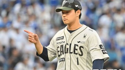 부상 억측에 “힘들다” 털어놓은 문동주, 김경문 감독의 조언 “이겨내야 스타에서 슈퍼스타 된다”