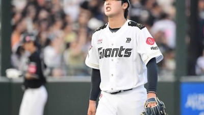 도와줬어야 하는데.. → 김태형 감독, 어린 투수에게 미안했다. '역전 허용' 불펜 탓도 안 했다