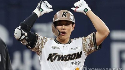 '3연타석 홈런'으로 장외까지 달궜다…송성문, 20-20 클럽도 노린다