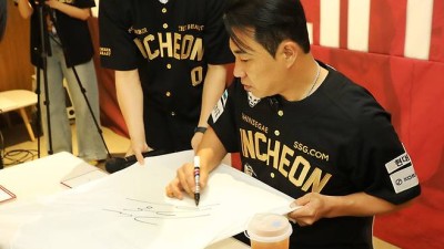 같은 구단, 다른 퇴장...김강민·추신수 은퇴식 극명한 온도차