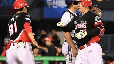'4할 타자'인데 1군 못 온다고? 꽃감독은 지켜보고 있다…어떻게 하는지 계속 확인 중 [잠실 현장]