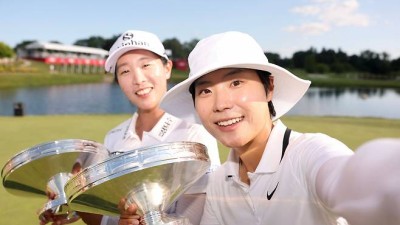 ‘섬 소녀’ 임진희·이소미, 연장 끝에 LPGA 투어 감격 첫 우승 합작