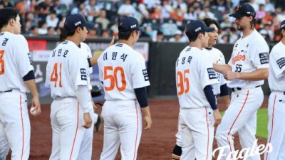 와이스 무너졌지만… 한화, 홈런 3방·8회 6득점 대역전극 완성