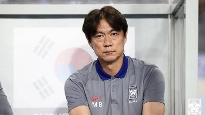 [SPO 현장] '또 스리백 → 홍콩에 2골' 홍명보 감독 해외파 와도 문제 없다...월드컵에 가져갈 강력한 전술 필요