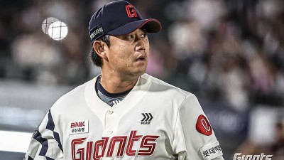 '끝내 병원까지 갔다' 롯데서 12승 38홀드 쌓은 방출신화, 그 누가 그에게 돌을 던지랴