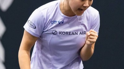 아깝다!단식4강 '역전요정'신유빈,中톱랭커 출신 주율링과 43분 혈투→1대4석패[WTT美스매시]