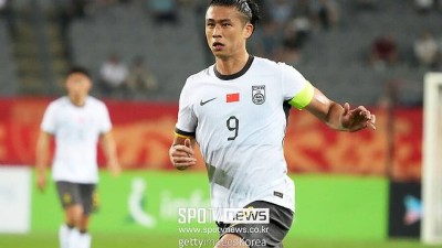 '저 머리 꼴도 보기 싫어' 中 축구 극대노, '올해 0골' 범인 찾았다 저런 헤어로 무슨 투쟁심을 발휘해 이상한 저격