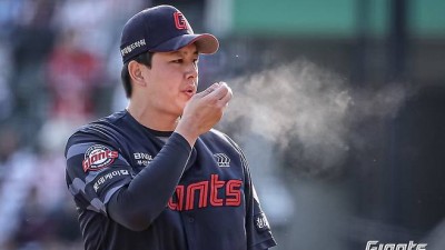 롯데 마무리로 역사 한 획 그은 김원중 “승리에 취해있을 시간 없다”[볼매운동:볼수록 매력있는 운동이야기]